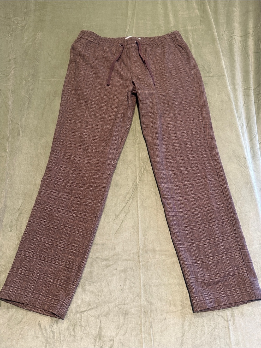 #974 PacSun Women's Straight Leg Plaid Pants in Maroon